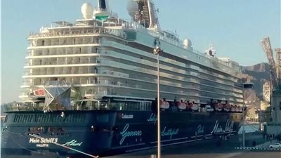 وصول و سفر 1103 ركاب وتداول 261 شاحنة بموانيء البحر الأحمر