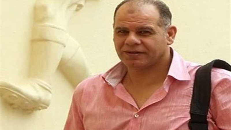 أيمن حافظ: أرضية