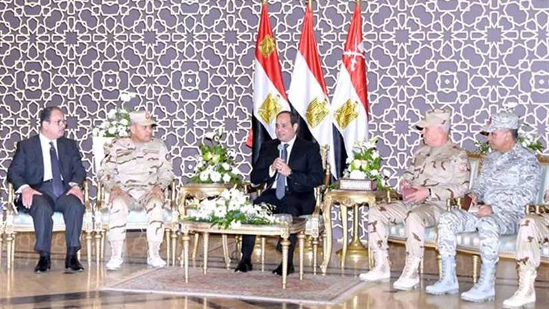 الرئيس السيسي يجتمع