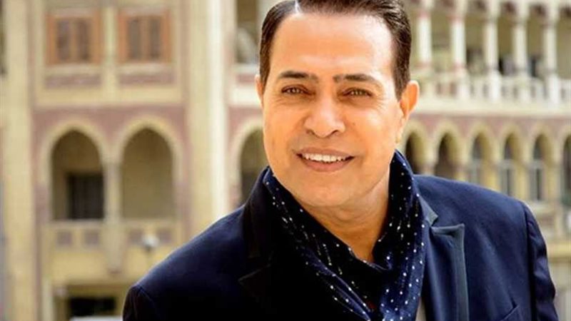 حكيم و 7 آلاف مصرى