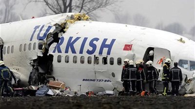 مقتل 11 شخصًا في تحطم طائرة تركية بإيران