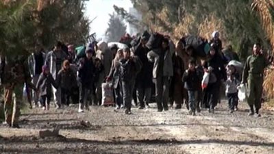 الجيش السوري يؤمن خروج العائلات من 