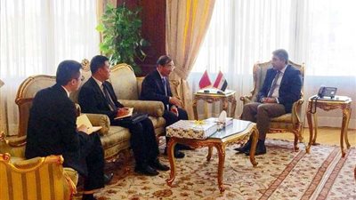 وزير الطيران يبحث مع السفير الصيني تسيير خط طيران بين القاهرة وشنغهاي