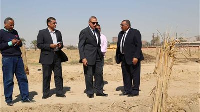 محافظ قنا يتفقد 3 مشروعات تنموية (صور)