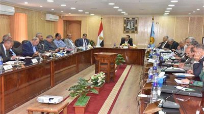 محافظ أسيوط: سرعة إنهاء تخصيص قطع أراضٍ لإقامة 5 مدارس