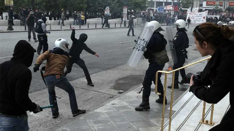 اشتباكات بين الشرطة