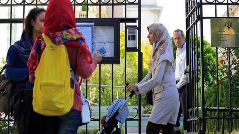 هجوم بسكين أمام مقر