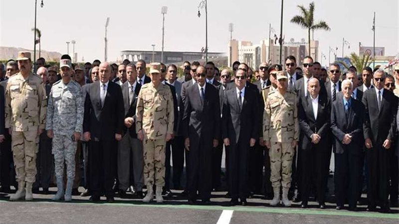 السيسي يتقدم الجنازة