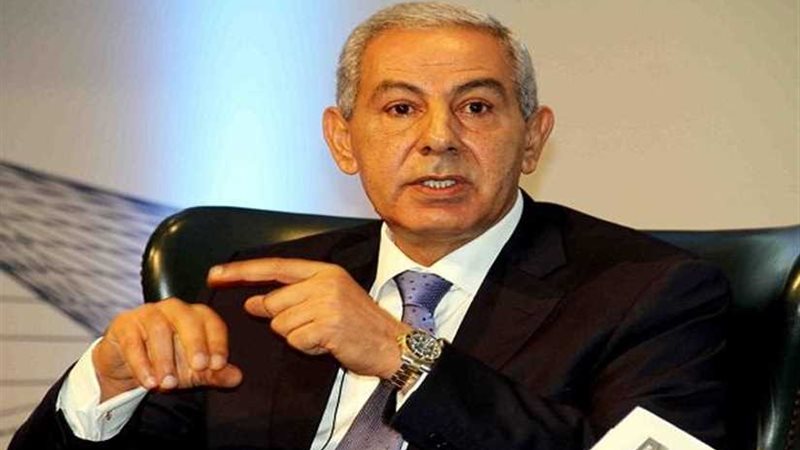 الصناعة: التعاقد