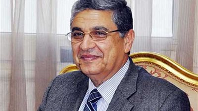 تدشين أول محطة للطاقة الشمسية بأسوان