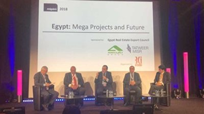 مدبولي يسوق للمشروعات الكبرى في فرنسا