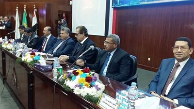 رئيس جامعة بنها: علينا وضع تشريعات تبث روح المواطنة