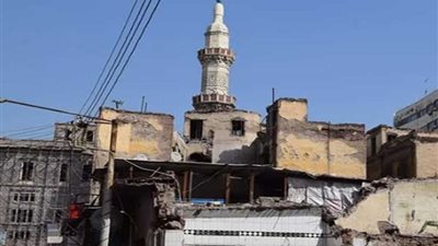 إخلاء عقارين آيلين للسقوط بالمنصورة