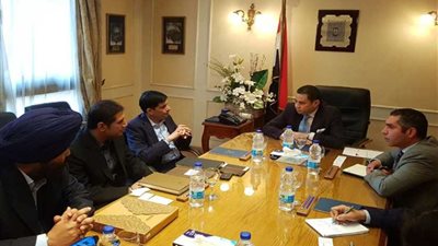 وزير قطاع الأعمال يلتقي وفدًا من مجموعة 