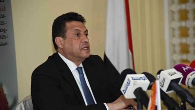 سفير مصر بالكويت يفتتح لجنة الانتخابات الرئاسية وسط حشود هائلة من الناخبين