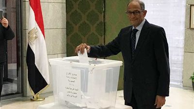 المهندس هاني عازر يدلي بصوته في سفارة مصر ببرلين