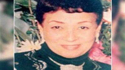 وصول جثمان الكاتبة الصحفية مديحة عزت إلى مسجد السيدة نفيسة