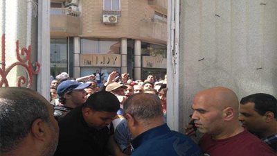 السماح لجماهير الزمالك لدخول مؤتمر القرن.. صور