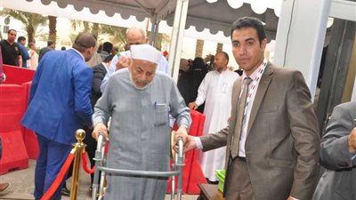 ذوو الاحتياجات الخاصة يتقدمون الناخبين بالسعودية