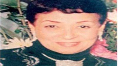 بدء صلاة الجنازة على الكاتبة مديحة عزت