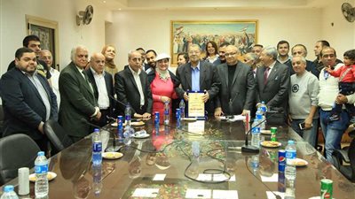 بالصور.. البرنامج الثقافي يكرم محمود قاسم بهيئة قصور الثقافة