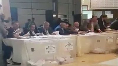 بدء عملية فرز الأصوات في السعودية (فيديو)