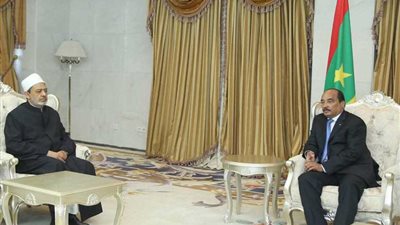 الرئيس الموريتاني يستقبل الإمام الأكبر ويشيد بدور الأزهر