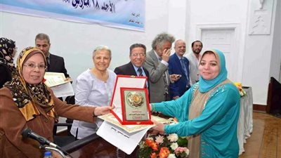 نقابة الأطباء تكرم إيمان البنا طبيبة بني سويف المثالية