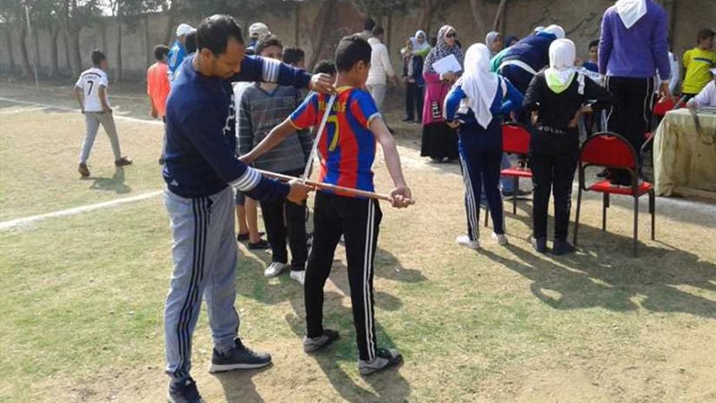 فحص 800 تلميذ طبيًا