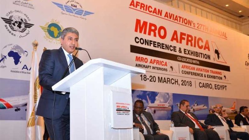 وزير الطيران يفتتح