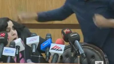 الاعتداء على مندوبة التضامن خلال إعلان الأمهات المثاليات (فيديو)