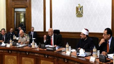 الوزراء ينفي سحب البطاقات التموينية لمن يزيد دخلهم على ٢٥٠٠ جنيه