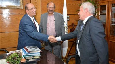 جامعة فلاديفيا تكرم رئيس جامعة أسيوط