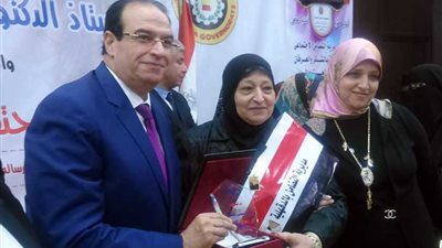 محافظ الدقهلية: الأم المصرية دائمة التضحية