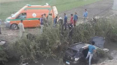 مصرع وإصابة شخصين في انقلاب سيارة بـ