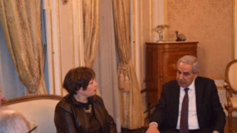 وزير التجارة يبحث