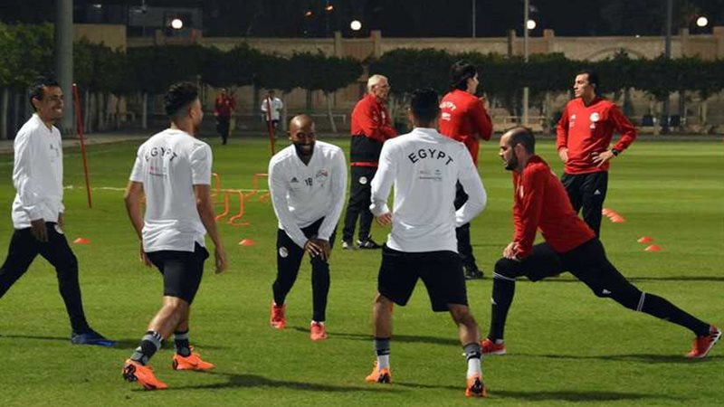 المنتخب الوطنى يؤدى