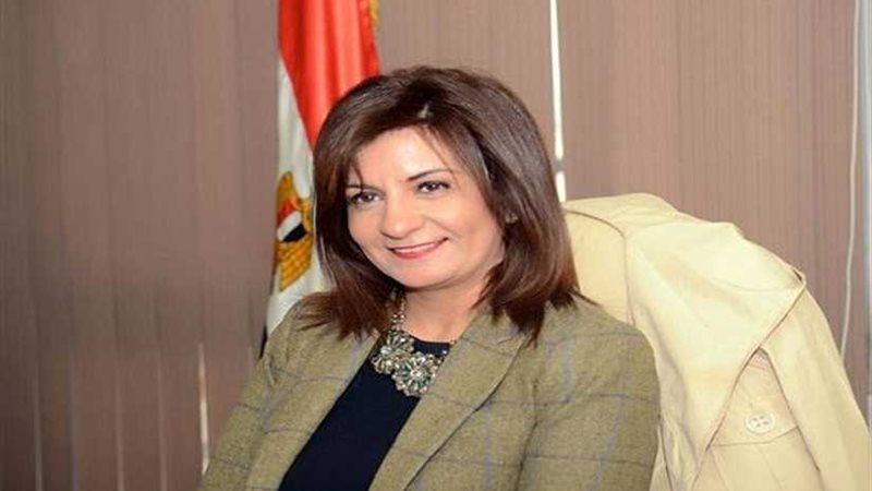 نبيلة مكرم ترد الجميل