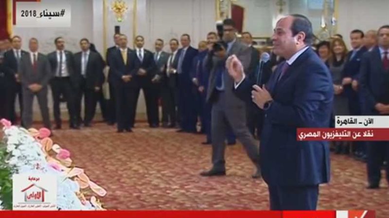 السيسي لعازفات أوركسترا