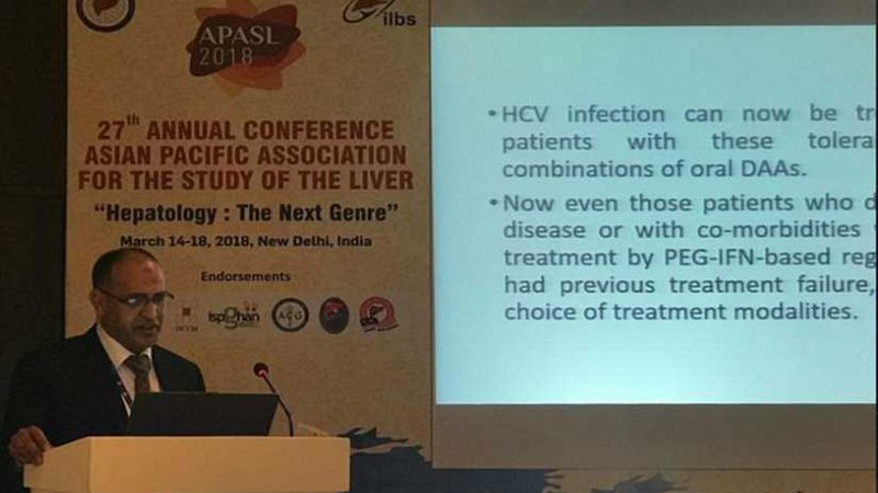 الهند تكرم أستاذ