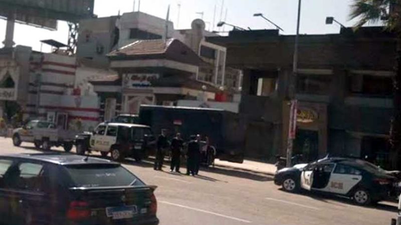 بالصور.. الأمن يساعد