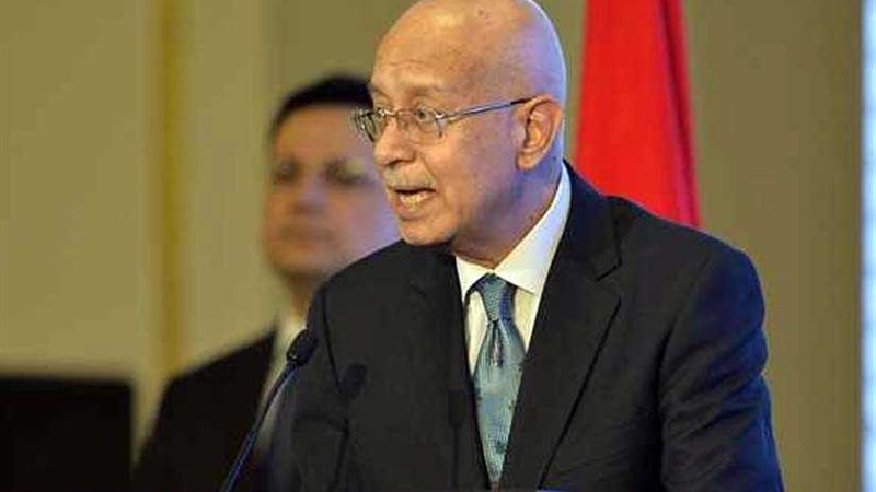 رئيس الوزراء يشيد