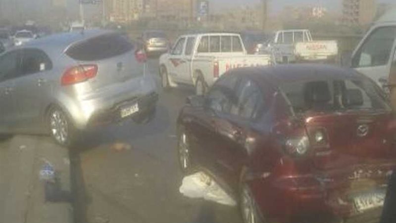 إصابة 13 في تصادم