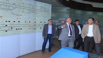 وزير النقل يتفقد غرف التحكم المركزي بخطوط المترو الثلاثة