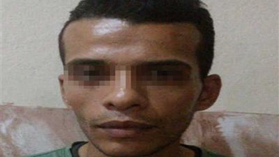 عاطل يخطف حقيبة موظفة في 15 مايو