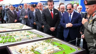 الرئيس يتفقد معرض البحث العلمى والمشاريع القومية (صور)