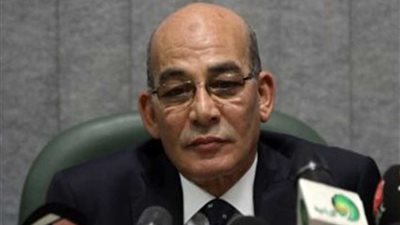 وزير الزراعة يدلي بصوته في بمدرسة الجيزة الثانوية الزراعية