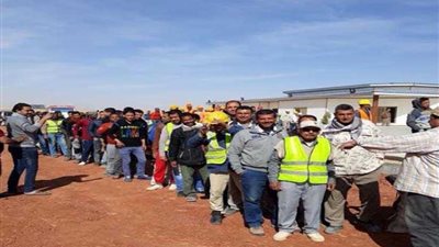 بالصور.. عمال العاصمة الإدارية الجديدة يشاركون في الانتخابات الرئاسية