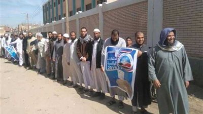 حزب النور ينشر صور طوابير الناخبين أمام اللجان بالفيوم.. صور