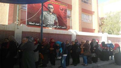 ائتلاف دعم مصر: طوابير أمام لجنة مدرسة أحمد زويل ببورسعيد